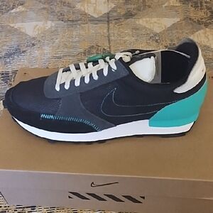Nike Men's Black and Teal Sneakers